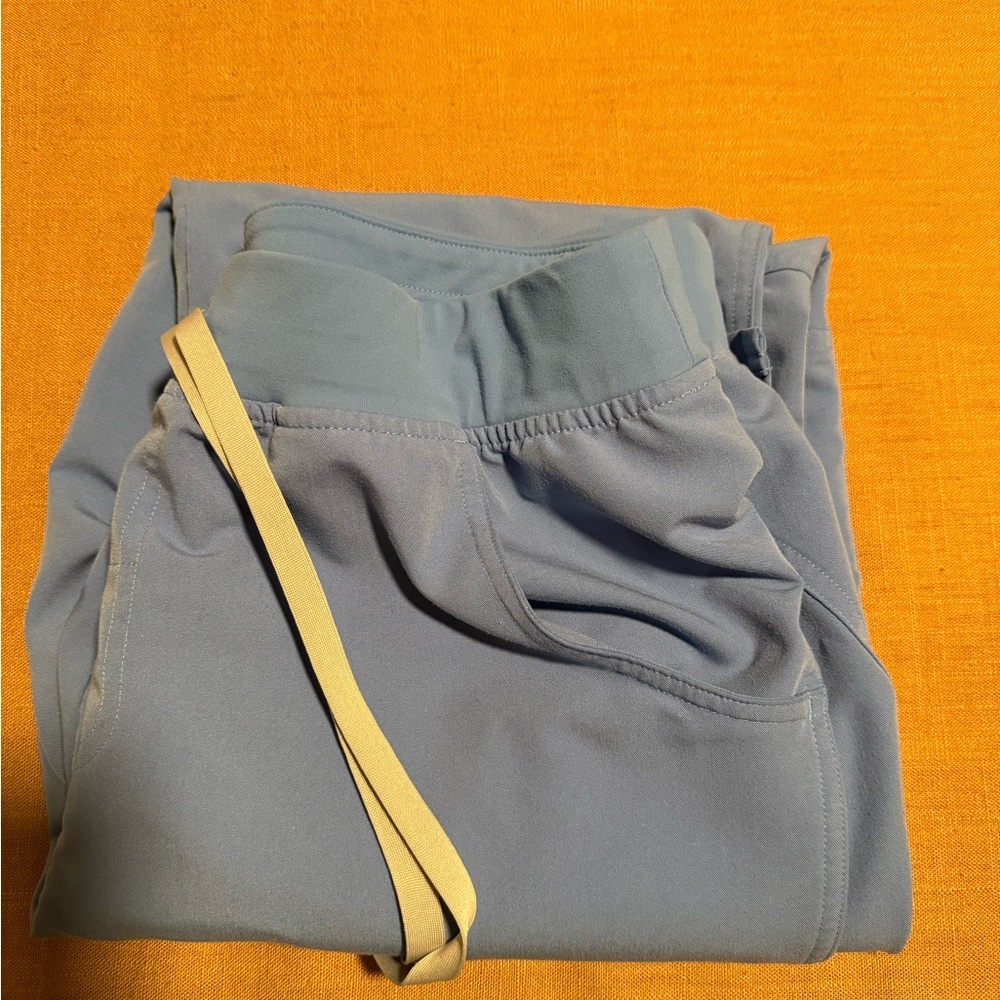 Figs Kade Tall Cargo Scrubs - Picture 3 of 4